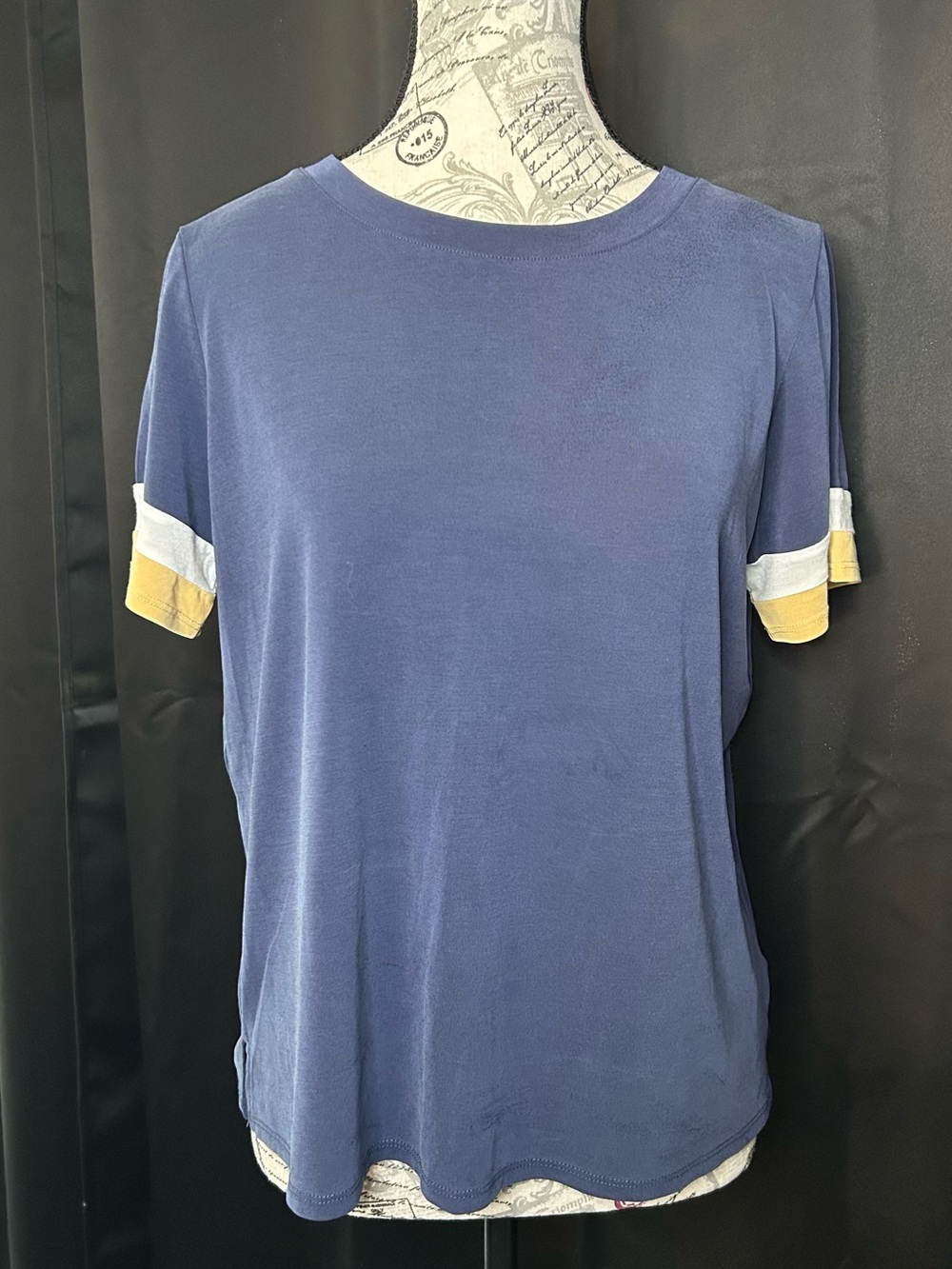 Women’s Tee with Cuff Details (L)
